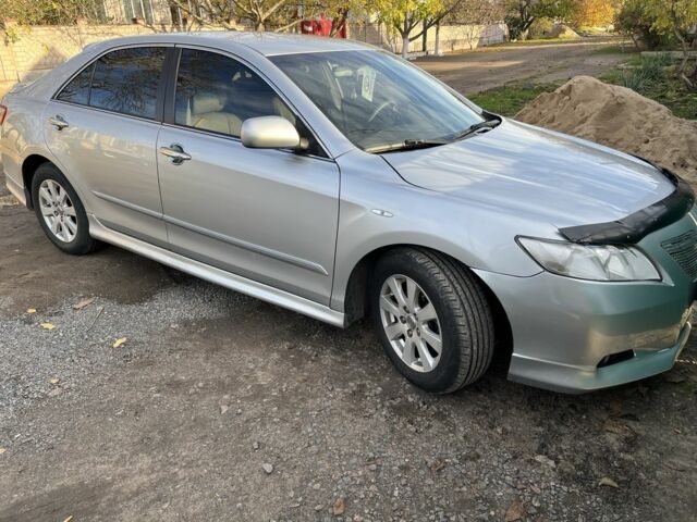 Серый Тойота Камри, объемом двигателя 2.4 л и пробегом 330 тыс. км за 8000 $, фото 1 на Automoto.ua