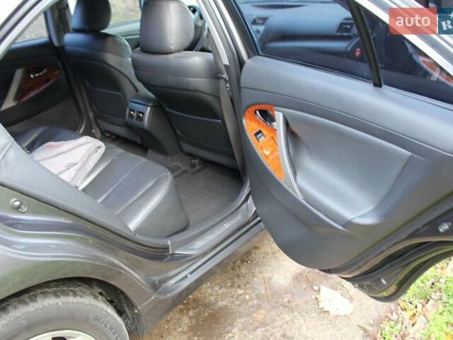 Серый Тойота Камри, объемом двигателя 2.36 л и пробегом 188 тыс. км за 10200 $, фото 14 на Automoto.ua