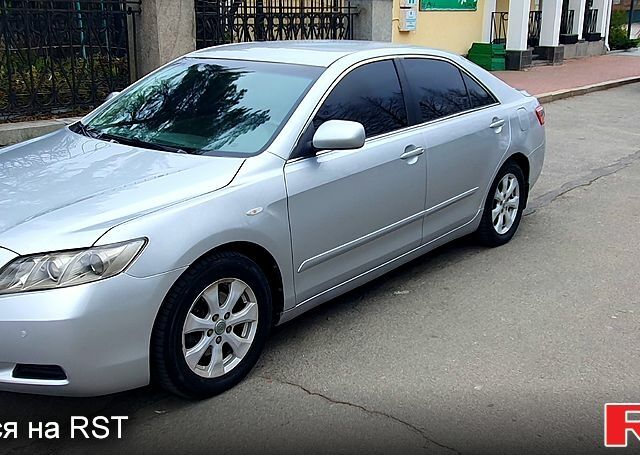 Серый Тойота Камри, объемом двигателя 2.4 л и пробегом 228 тыс. км за 6800 $, фото 1 на Automoto.ua