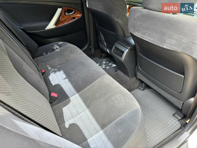 Серый Тойота Камри, объемом двигателя 2.36 л и пробегом 308 тыс. км за 7500 $, фото 15 на Automoto.ua