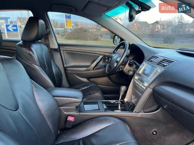Серый Тойота Камри, объемом двигателя 3.5 л и пробегом 170 тыс. км за 9100 $, фото 7 на Automoto.ua