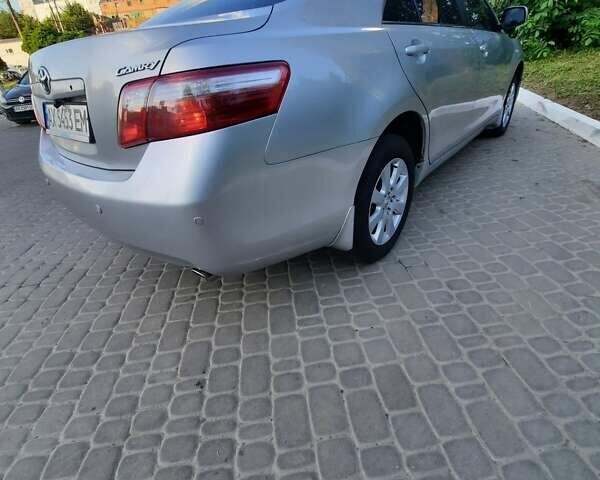 Серый Тойота Камри, объемом двигателя 2.4 л и пробегом 208 тыс. км за 8000 $, фото 16 на Automoto.ua