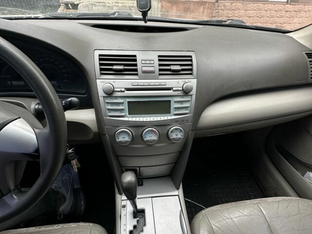 Сірий Тойота Камрі, об'ємом двигуна 2.4 л та пробігом 330 тис. км за 7607 $, фото 5 на Automoto.ua