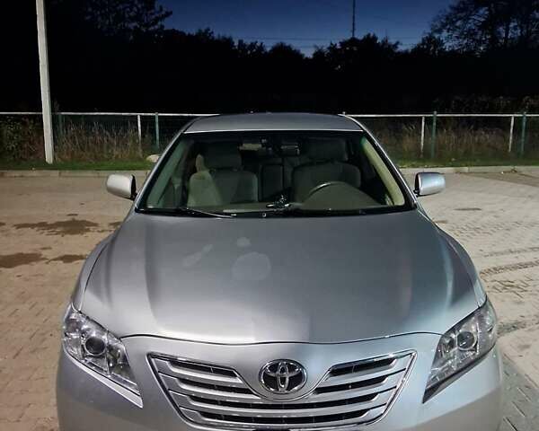 Сірий Тойота Камрі, об'ємом двигуна 2.4 л та пробігом 352 тис. км за 8100 $, фото 5 на Automoto.ua