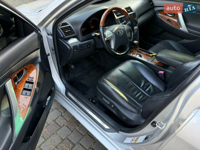 Серый Тойота Камри, объемом двигателя 3.46 л и пробегом 280 тыс. км за 8700 $, фото 5 на Automoto.ua