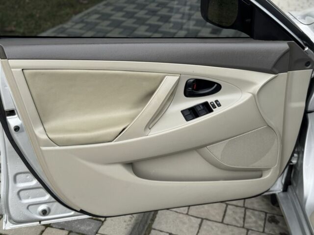 Серый Тойота Камри, объемом двигателя 2.4 л и пробегом 320 тыс. км за 5350 $, фото 9 на Automoto.ua