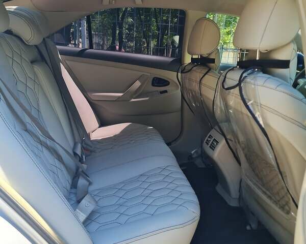 Серый Тойота Камри, объемом двигателя 2.36 л и пробегом 230 тыс. км за 7300 $, фото 4 на Automoto.ua