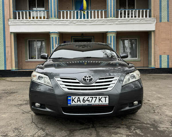 Сірий Тойота Камрі, об'ємом двигуна 3.5 л та пробігом 260 тис. км за 9400 $, фото 2 на Automoto.ua