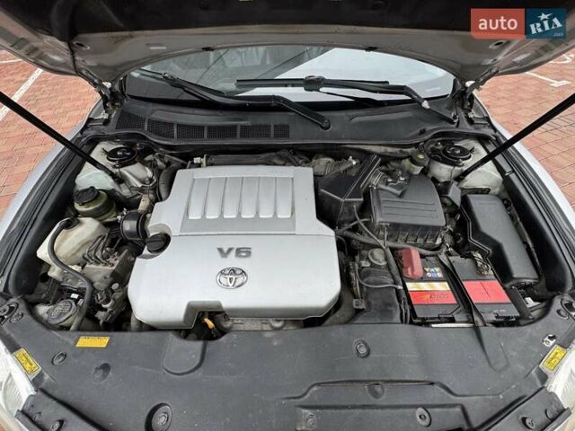 Серый Тойота Камри, объемом двигателя 3.5 л и пробегом 223 тыс. км за 8300 $, фото 56 на Automoto.ua