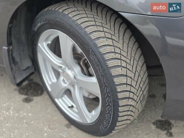 Серый Тойота Камри, объемом двигателя 2.36 л и пробегом 285 тыс. км за 9200 $, фото 21 на Automoto.ua