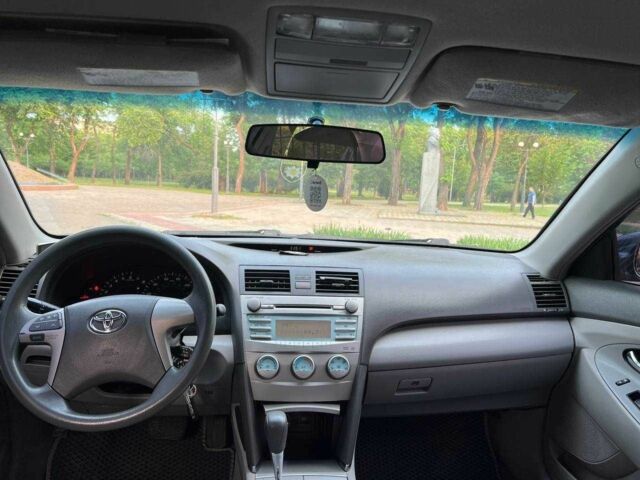 Серый Тойота Камри, объемом двигателя 2.4 л и пробегом 256 тыс. км за 7999 $, фото 11 на Automoto.ua