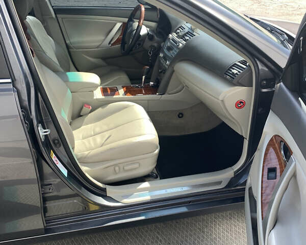 Сірий Тойота Камрі, об'ємом двигуна 3.46 л та пробігом 194 тис. км за 10000 $, фото 6 на Automoto.ua