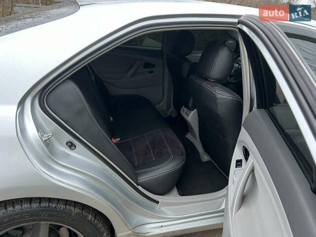 Сірий Тойота Камрі, об'ємом двигуна 2.36 л та пробігом 260 тис. км за 7300 $, фото 2 на Automoto.ua