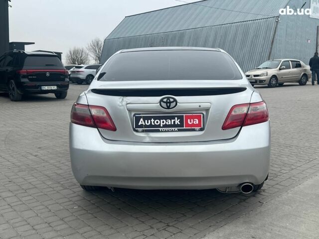 Серый Тойота Камри, объемом двигателя 2.4 л и пробегом 320 тыс. км за 5990 $, фото 7 на Automoto.ua