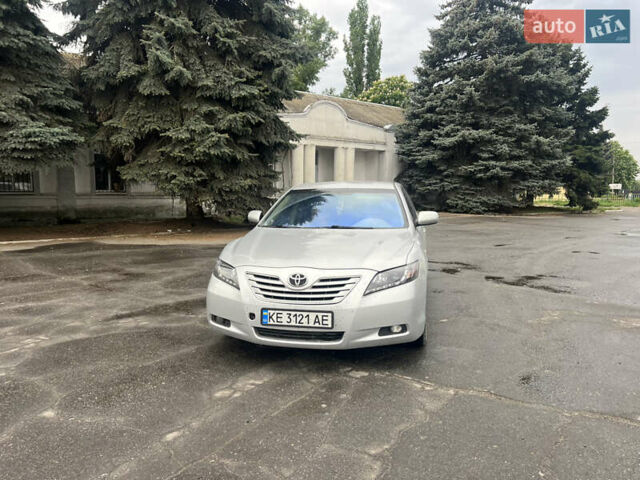 Серый Тойота Камри, объемом двигателя 2.4 л и пробегом 290 тыс. км за 8500 $, фото 3 на Automoto.ua