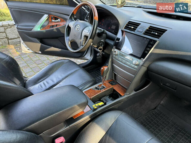 Серый Тойота Камри, объемом двигателя 3.46 л и пробегом 280 тыс. км за 8700 $, фото 9 на Automoto.ua