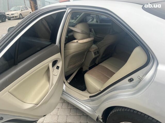 Серый Тойота Камри, объемом двигателя 2.4 л и пробегом 320 тыс. км за 5990 $, фото 22 на Automoto.ua