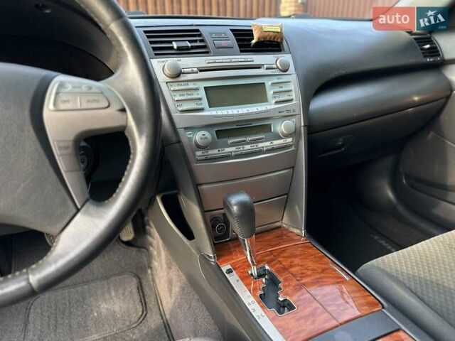 Серый Тойота Камри, объемом двигателя 2.36 л и пробегом 314 тыс. км за 8750 $, фото 50 на Automoto.ua