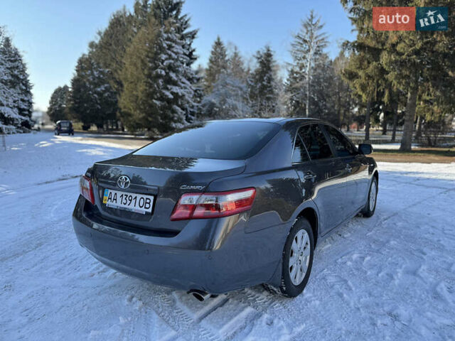 Серый Тойота Камри, объемом двигателя 2.4 л и пробегом 162 тыс. км за 10999 $, фото 10 на Automoto.ua