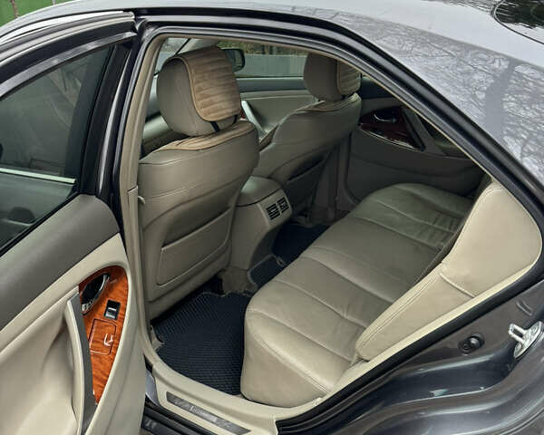 Сірий Тойота Камрі, об'ємом двигуна 3.5 л та пробігом 260 тис. км за 9400 $, фото 31 на Automoto.ua