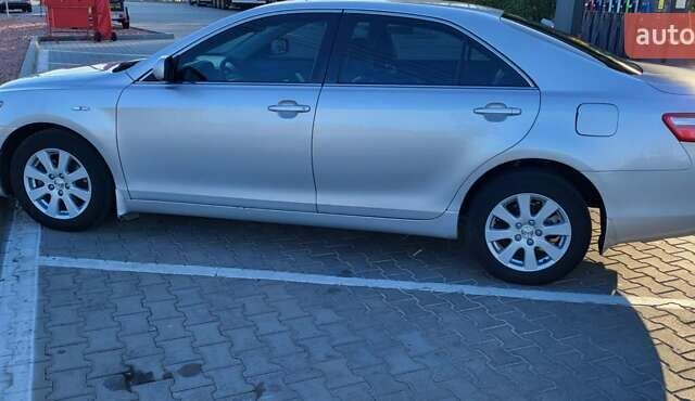 Серый Тойота Камри, объемом двигателя 2.36 л и пробегом 413 тыс. км за 8700 $, фото 1 на Automoto.ua