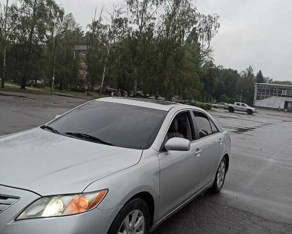 Серый Тойота Камри, объемом двигателя 2.4 л и пробегом 260 тыс. км за 9100 $, фото 1 на Automoto.ua