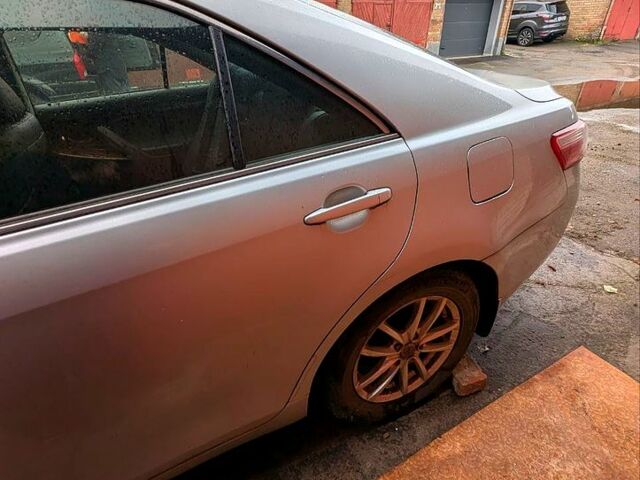 Серый Тойота Камри, объемом двигателя 2.4 л и пробегом 176 тыс. км за 3500 $, фото 4 на Automoto.ua