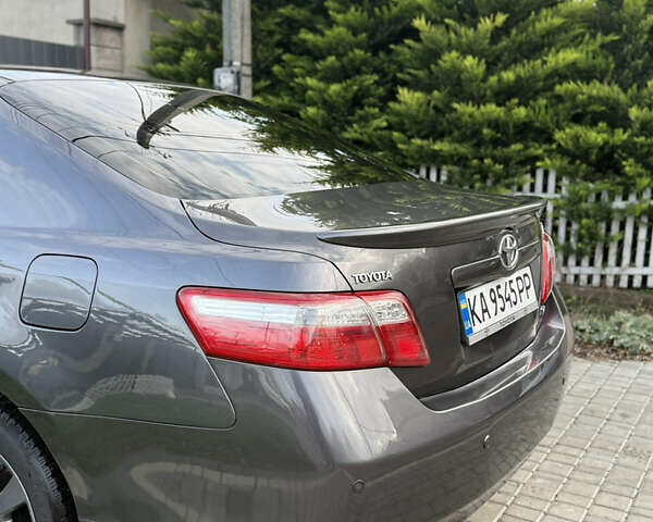 Серый Тойота Камри, объемом двигателя 3.46 л и пробегом 340 тыс. км за 9500 $, фото 6 на Automoto.ua