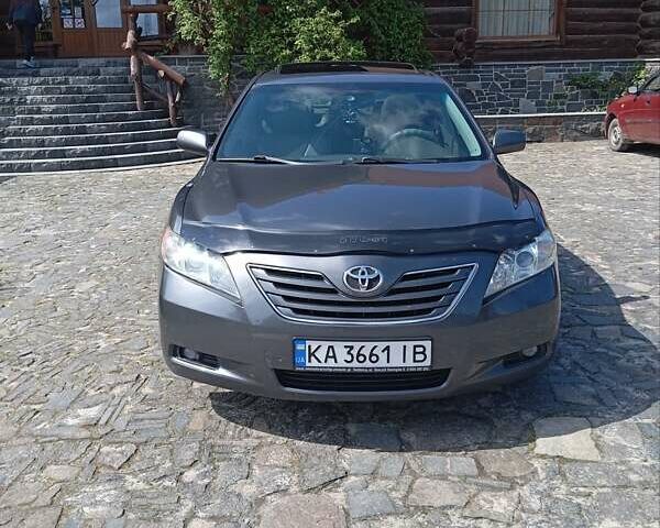 Серый Тойота Камри, объемом двигателя 2.36 л и пробегом 394 тыс. км за 8000 $, фото 1 на Automoto.ua