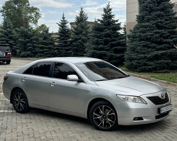 Серый Тойота Камри, объемом двигателя 3.5 л и пробегом 297 тыс. км за 7600 $, фото 2 на Automoto.ua