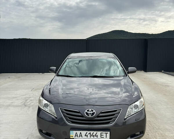 Серый Тойота Камри, объемом двигателя 3.5 л и пробегом 230 тыс. км за 10200 $, фото 13 на Automoto.ua