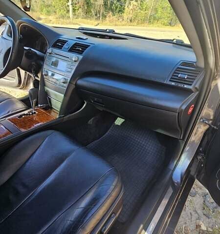 Серый Тойота Камри, объемом двигателя 2.4 л и пробегом 358 тыс. км за 10000 $, фото 18 на Automoto.ua