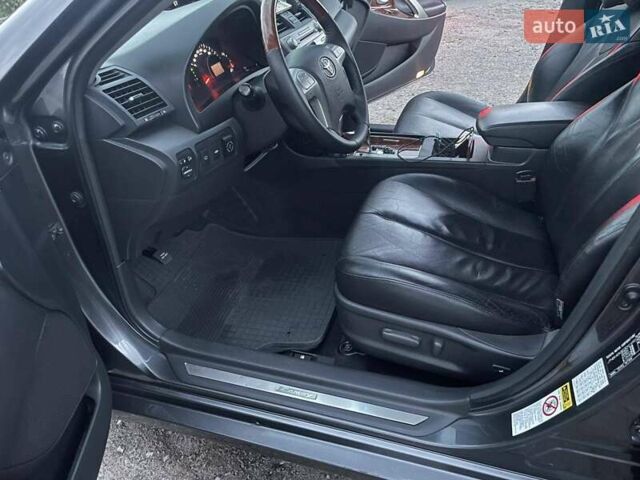 Сірий Тойота Камрі, об'ємом двигуна 3.46 л та пробігом 171 тис. км за 10400 $, фото 1 на Automoto.ua