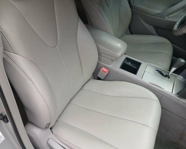 Серый Тойота Камри, объемом двигателя 2.4 л и пробегом 300 тыс. км за 8300 $, фото 12 на Automoto.ua