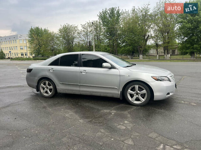 Серый Тойота Камри, объемом двигателя 2.4 л и пробегом 290 тыс. км за 8500 $, фото 5 на Automoto.ua