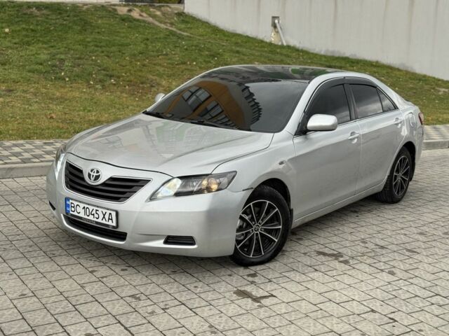 Серый Тойота Камри, объемом двигателя 2.4 л и пробегом 320 тыс. км за 5350 $, фото 1 на Automoto.ua