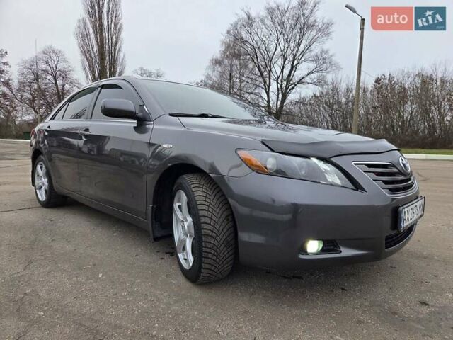 Серый Тойота Камри, объемом двигателя 2.36 л и пробегом 285 тыс. км за 9200 $, фото 7 на Automoto.ua