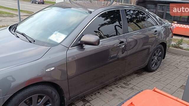 Сірий Тойота Камрі, об'ємом двигуна 2.4 л та пробігом 297 тис. км за 9150 $, фото 17 на Automoto.ua