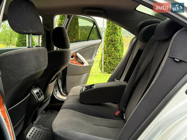 Сірий Тойота Камрі, об'ємом двигуна 2.36 л та пробігом 327 тис. км за 9699 $, фото 25 на Automoto.ua