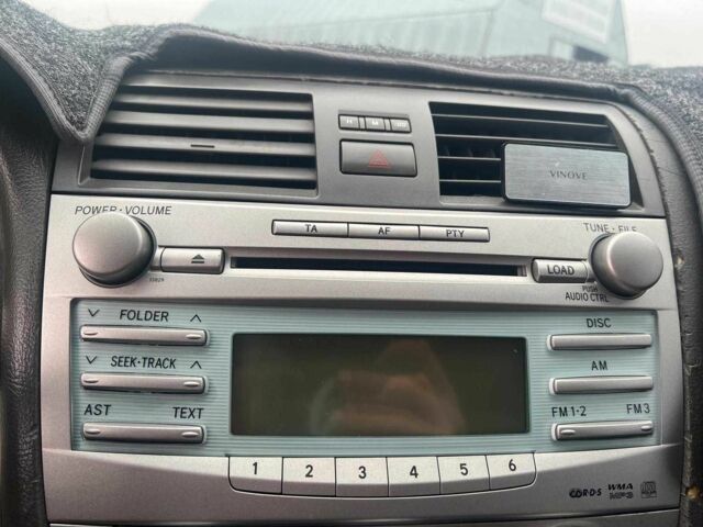 Серый Тойота Камри, объемом двигателя 2.4 л и пробегом 320 тыс. км за 5990 $, фото 17 на Automoto.ua