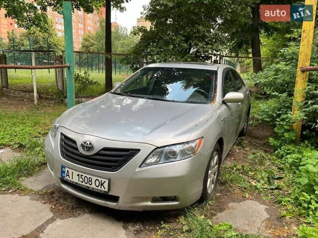 Серый Тойота Камри, объемом двигателя 2.4 л и пробегом 350 тыс. км за 8000 $, фото 7 на Automoto.ua