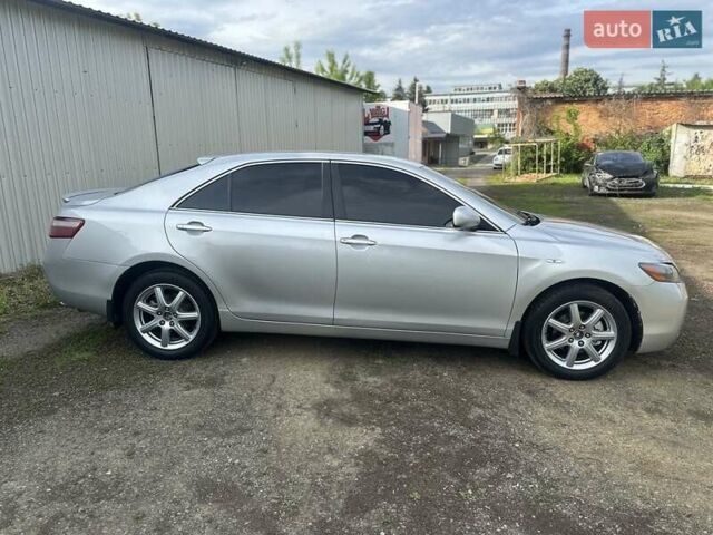 Серый Тойота Камри, объемом двигателя 2.4 л и пробегом 270 тыс. км за 8300 $, фото 6 на Automoto.ua