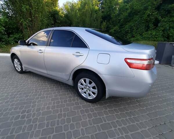 Серый Тойота Камри, объемом двигателя 2.4 л и пробегом 208 тыс. км за 8000 $, фото 20 на Automoto.ua