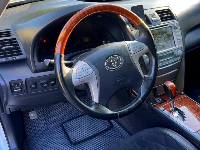 Серый Тойота Камри, объемом двигателя 3.5 л и пробегом 315 тыс. км за 11500 $, фото 6 на Automoto.ua