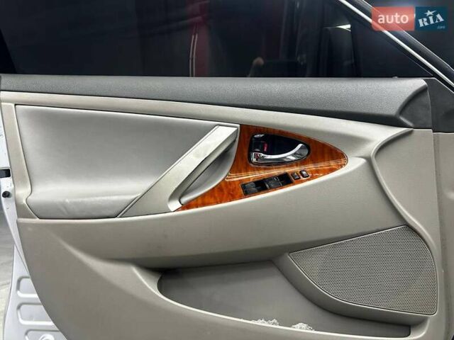Сірий Тойота Камрі, об'ємом двигуна 3.46 л та пробігом 226 тис. км за 8500 $, фото 7 на Automoto.ua
