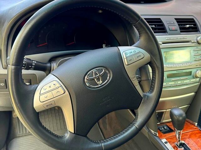 Серый Тойота Камри, объемом двигателя 2.4 л и пробегом 223 тыс. км за 10700 $, фото 8 на Automoto.ua