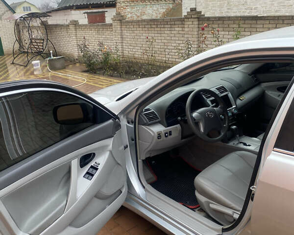 Серый Тойота Камри, объемом двигателя 2.36 л и пробегом 300 тыс. км за 8200 $, фото 7 на Automoto.ua