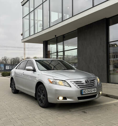 Серый Тойота Камри, объемом двигателя 2.36 л и пробегом 251 тыс. км за 7200 $, фото 5 на Automoto.ua