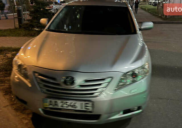 Сірий Тойота Камрі, об'ємом двигуна 2.4 л та пробігом 270 тис. км за 7600 $, фото 1 на Automoto.ua