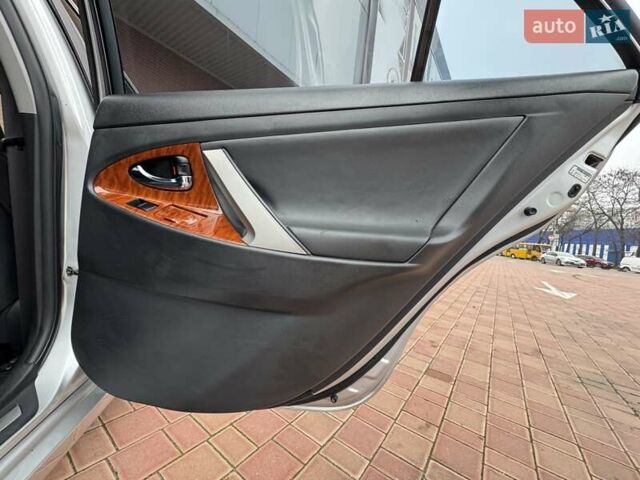 Серый Тойота Камри, объемом двигателя 3.5 л и пробегом 223 тыс. км за 8300 $, фото 31 на Automoto.ua